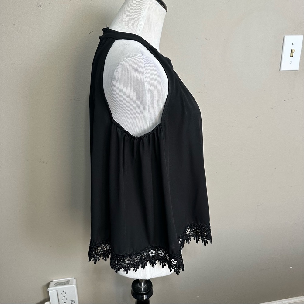 Altered state women’s size S oversize black swing bridge top, crocheted hemline - Picture 3 of 8